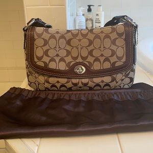 Coach shoulder bag, medium sized, great condition